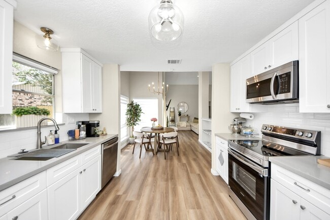 Building Photo - 18019 Autumn Hills Dr