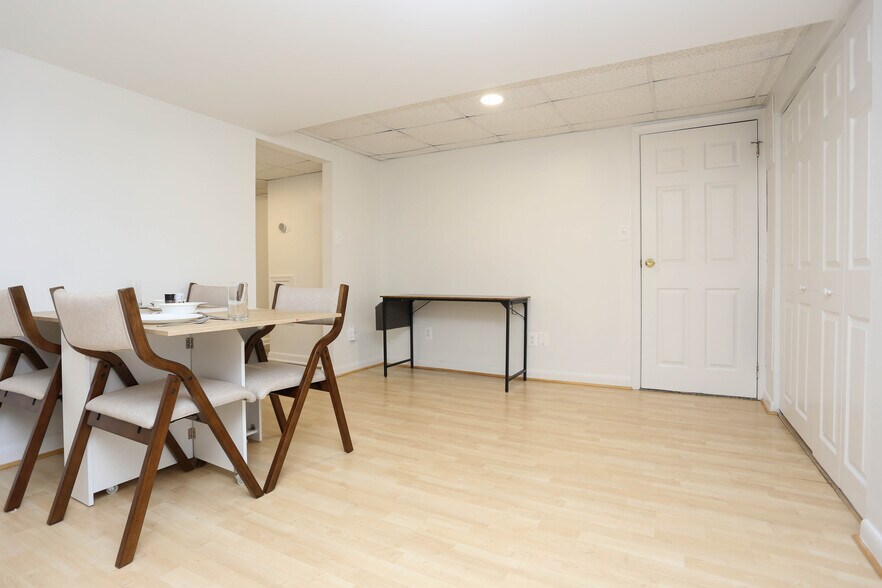 Extra Shared Living Space - 508 Wellham Ave