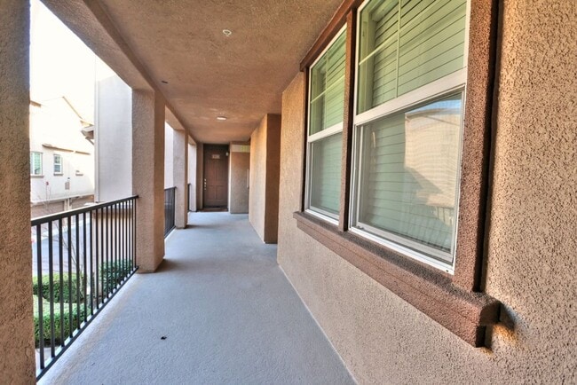 Building Photo - Beautiful Condo in Gated Community for Rent!