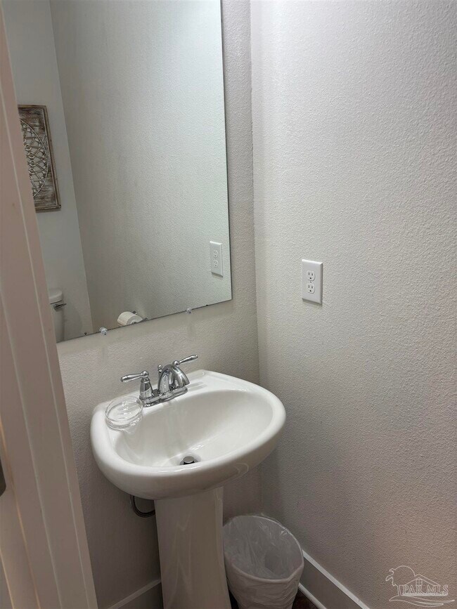 Building Photo - 14330 Gardenglen Dr