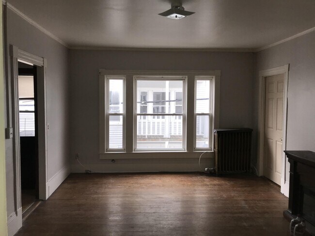 Primary Photo - 416 Maple St