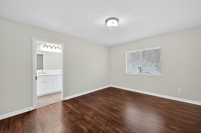 Building Photo - 15638 Empanada Dr