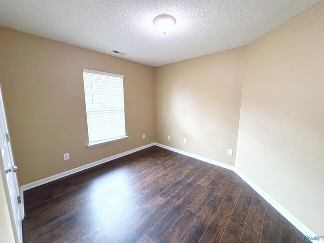Building Photo - 117 Bremerton Dr SW