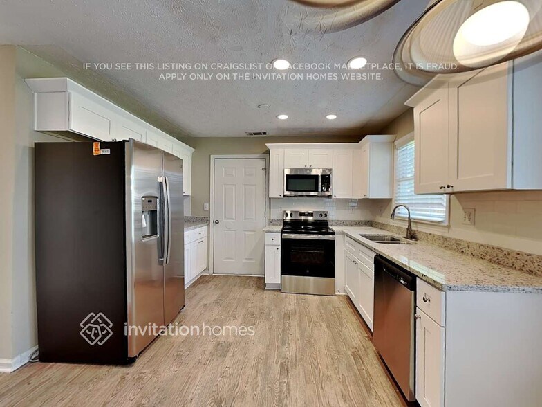 Building Photo - 3925 Riversong Dr NW