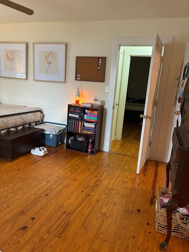 Building Photo - 3 Bedroom home near downtown and campus.