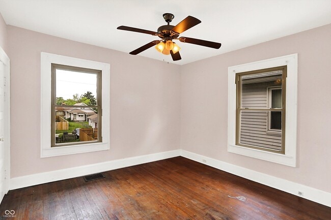 Building Photo - 628 N Riley Ave
