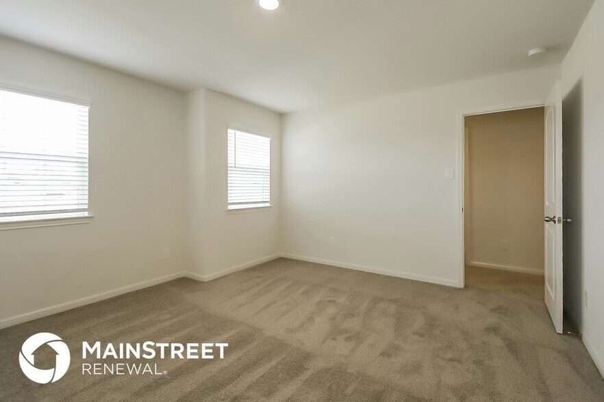 Building Photo - 26213 Raphael Dr