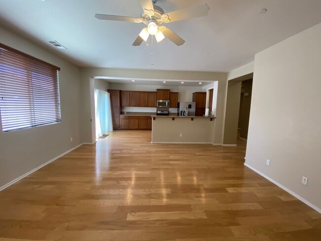 Building Photo - Rosamond 4 bedroom
