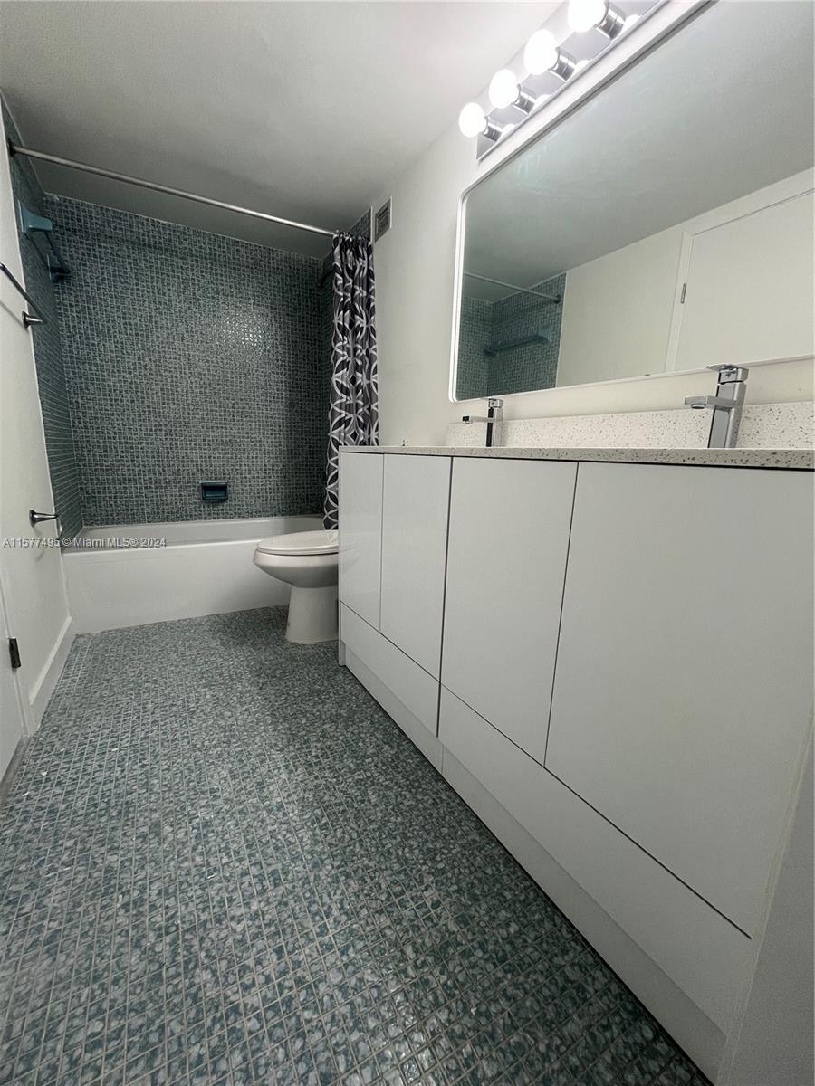 Building Photo - 1351 NE Miami Gardens Dr