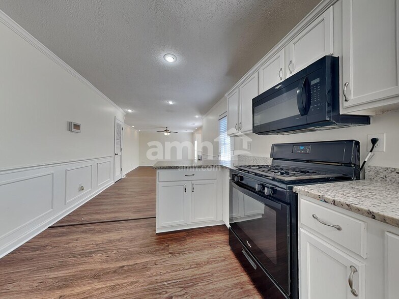 Building Photo - 3232 Spring Mesa Dr SW