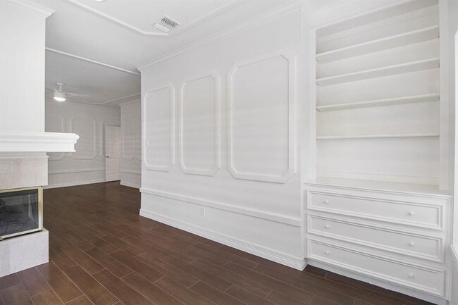 Building Photo - 14127 Swallowfield Dr