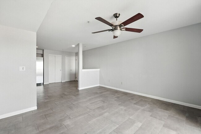 Building Photo - Walking Distance to ASU!