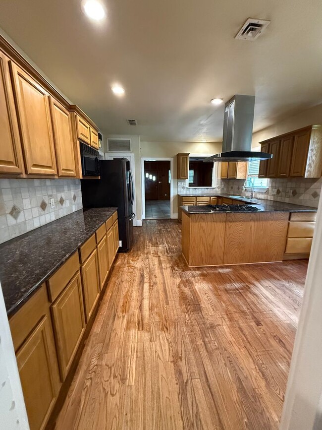 Building Photo - Charming South Highlands Home with Multiple Living Areas