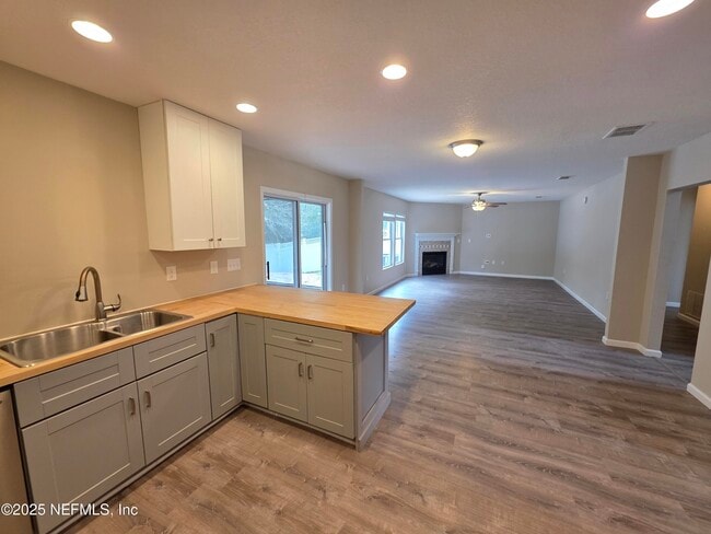 Building Photo - 440 S Aberdeenshire Dr