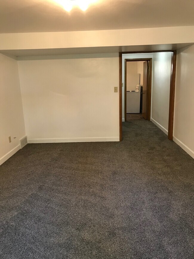 Building Photo - Spacious 1 Bedroom Apartment Near Downtown Sioux Falls!!