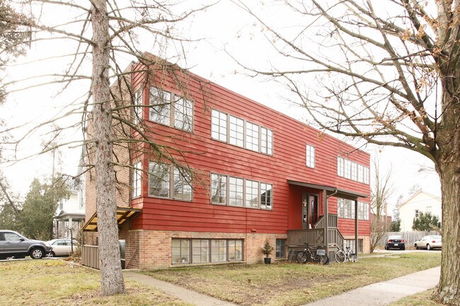 Building Photo - 714 Henry St