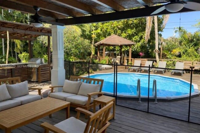 Building Photo - 5827 SW 29th St