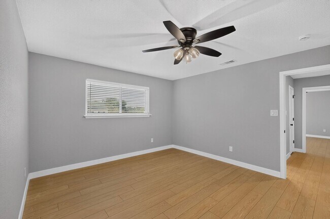 Building Photo - 1600 Crimson Ct