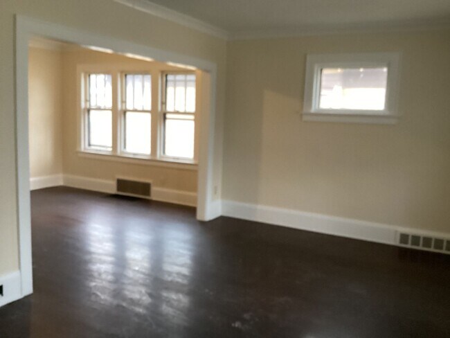 Building Photo - 5550 N 35th St