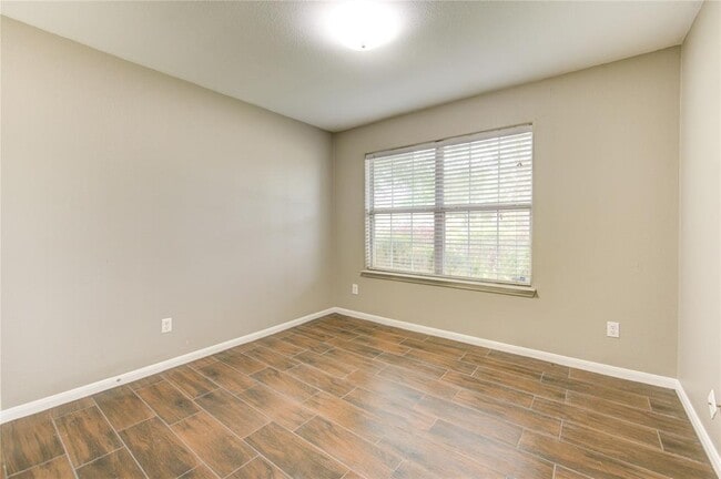 Building Photo - 6815 Dolan Bluff Ln