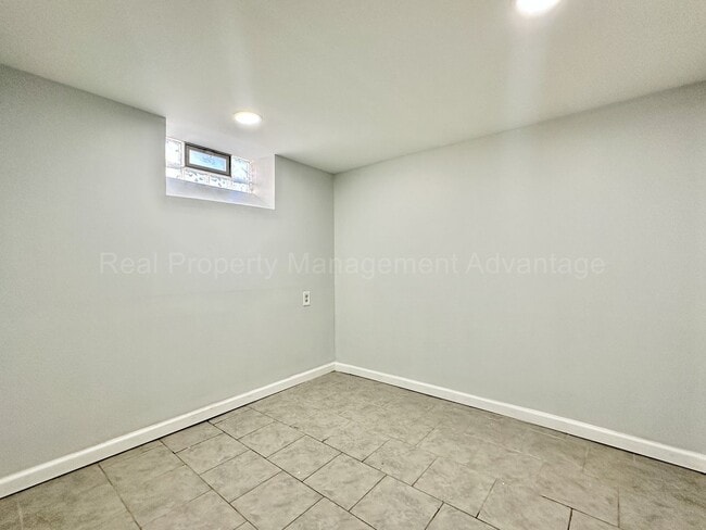 Building Photo - Updated Ranch with Bonus Space & Prime Loc...