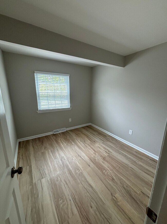 Building Photo - 3 Bedroom Townhome in Emmaus