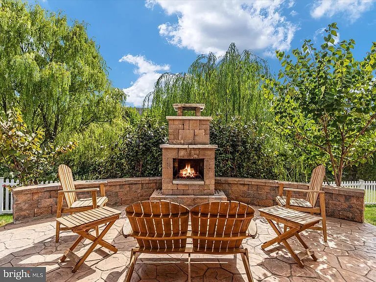 Building Photo - 109 Starburst Street