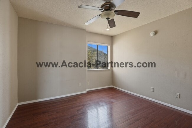 Building Photo - Three Bedroom/Two Bath Home