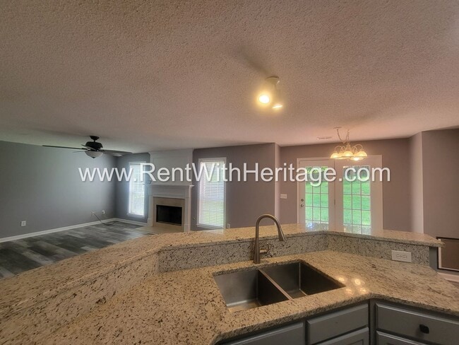 Building Photo - GORGEOUS HOME IN POPULAR HIGHLANDS AT CREEKSIDE GOLF / SWIM / TENNIS COMMUNITY