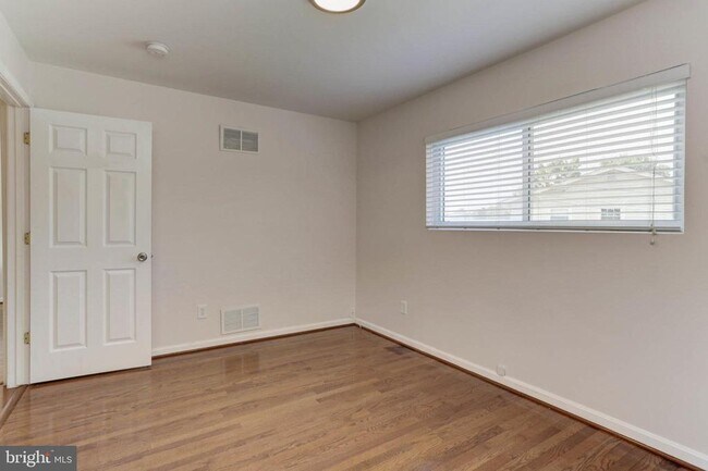 Building Photo - 11821 Charen Ln