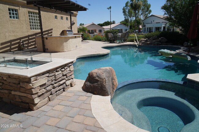 Building Photo - 3340 S Camellia Pl