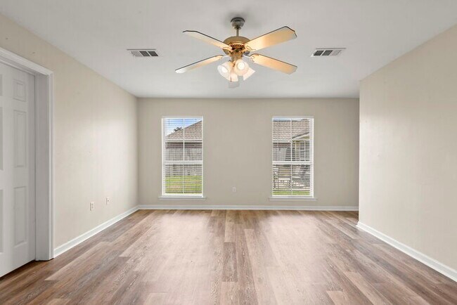 Building Photo - 11327 Shady Bend Dr