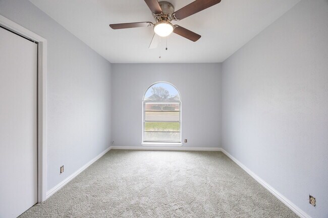 Building Photo - 4104 Plantation Dr