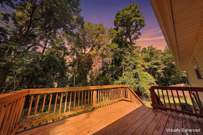 Building Photo - 3 Bedroom 2 Bathroom Single Family Home located in NW Tallahassee!