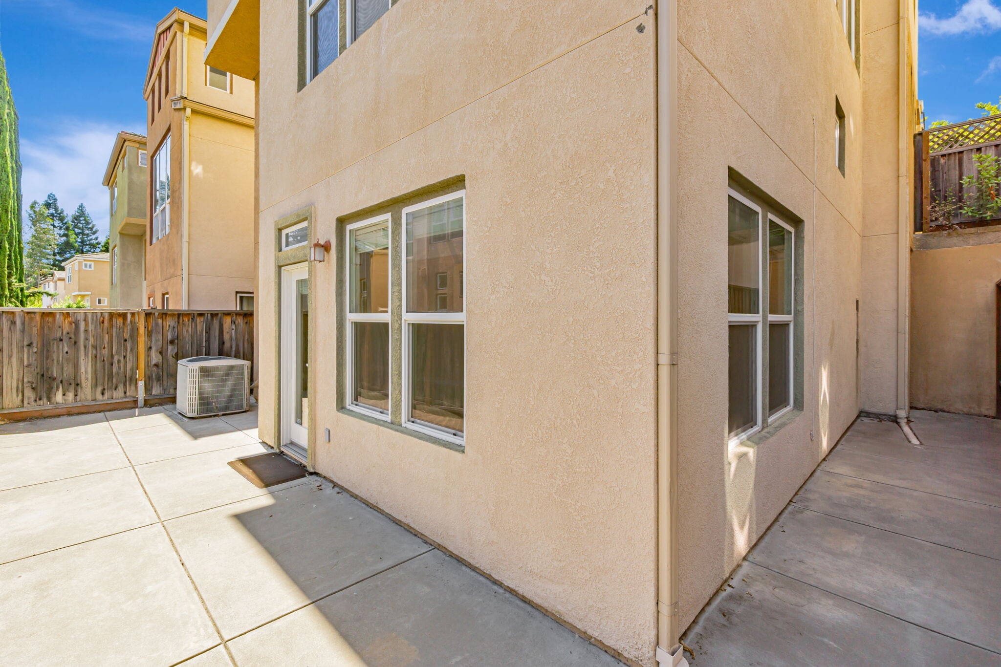 Building Photo - 2678 Deerwood Dr