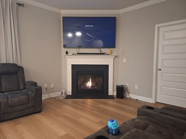 Building Photo - Beautiful Five Bedroom Home Located in Northeast Columbia!