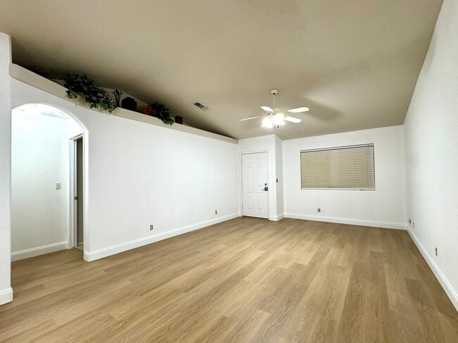 Building Photo - 1215 Mohican Dr