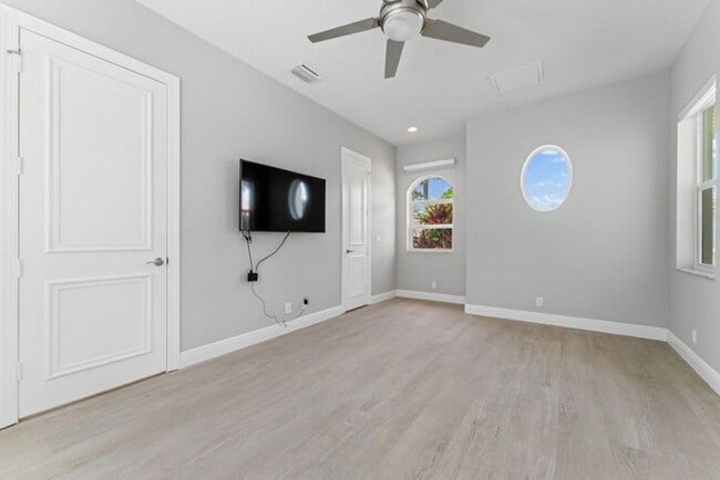 Building Photo - 128 Abondance Dr