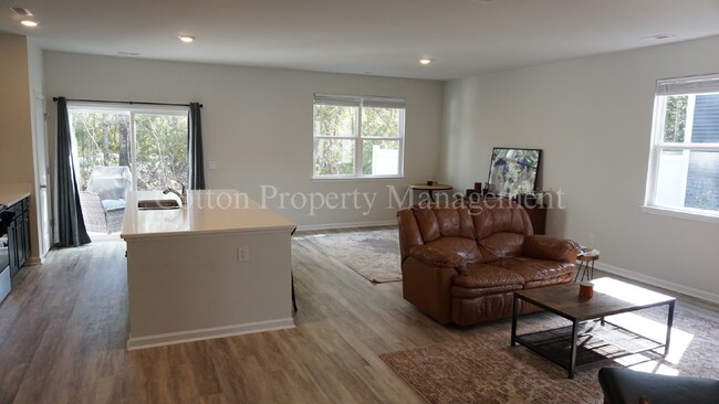 Building Photo - Beautiful, recently constructed 3BR/2.5BA ...