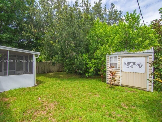 Building Photo - 1650 5th Ave