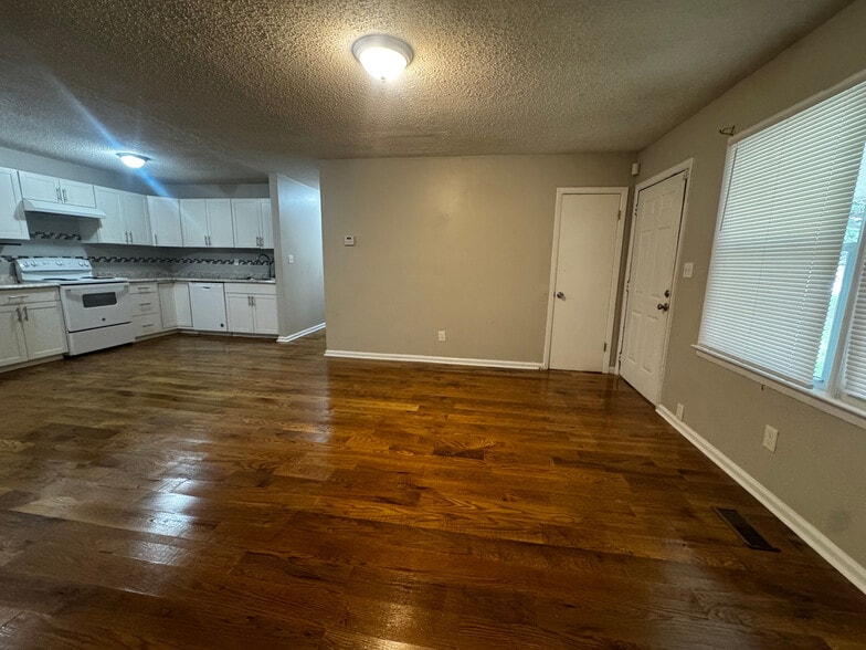Building Photo - Room in Single Family Home on Jeb Stuart Dr