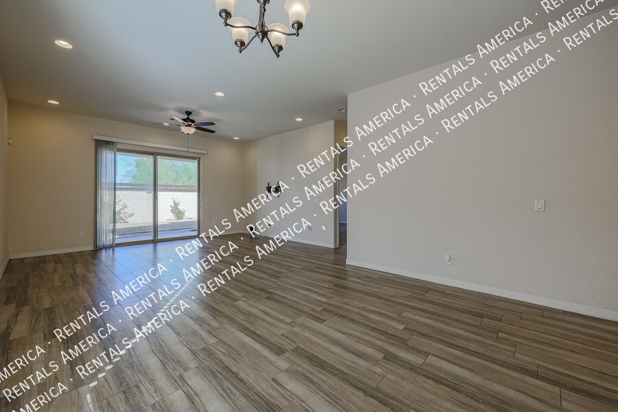 Building Photo - 2322 W Sierra Vista Dr