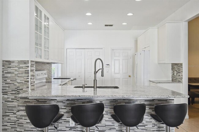 Building Photo - 258 Henley Cir
