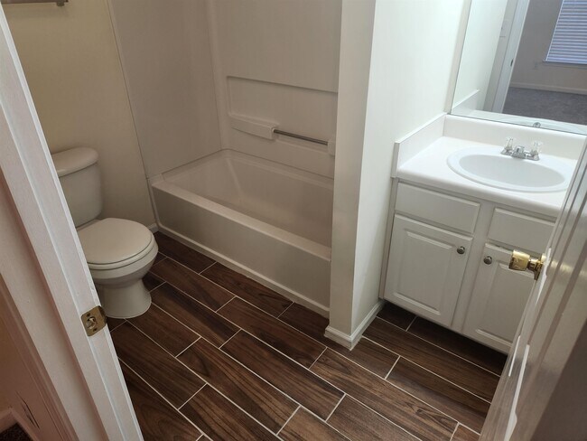 Building Photo - 2547 Walden Lake Dr