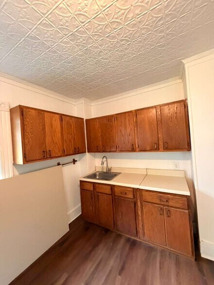 Building Photo - 506 3rd St