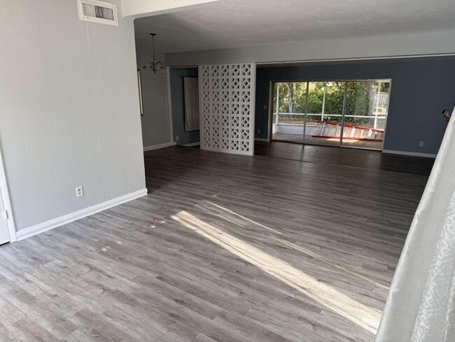 Building Photo - 400 E Prima Vista Blvd