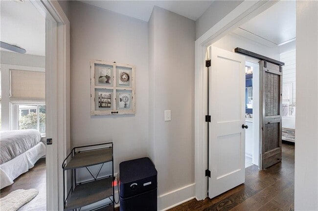 Building Photo - 1000 Loliver Ln