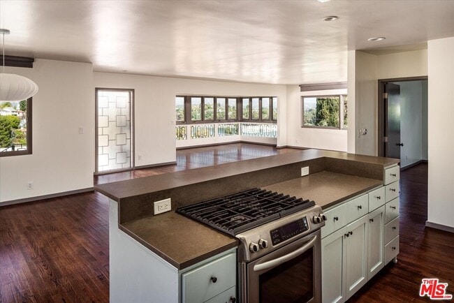 Building Photo - 2051 Kenilworth Ave