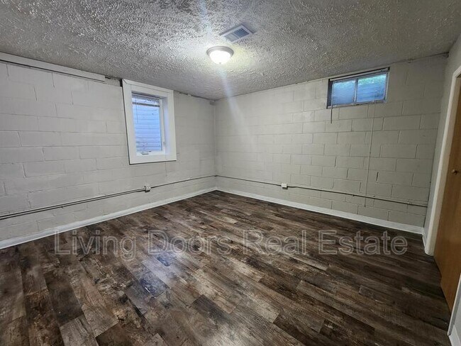 Building Photo - 3701 Lewis Ave