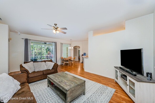 Building Photo - 1630 Sun Gazer Dr